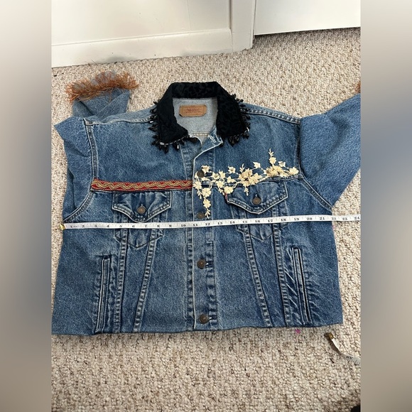 Vintage Levi's Classic Bee details Jean fringe Jacket with Embellishments size M - Picture 10 of 12